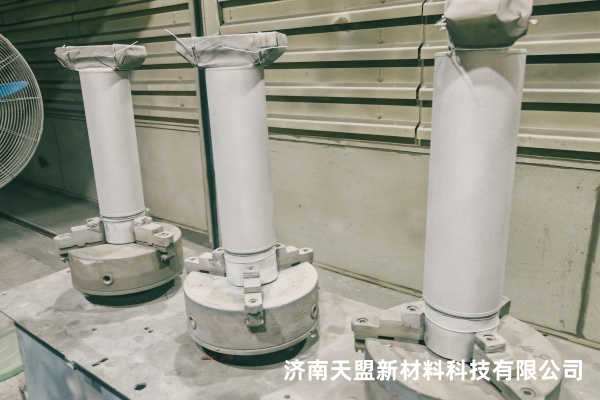 闸板轴作为工业阀门核心部件，长期承受摩擦、腐蚀等严苛考验，表面磨损、拉伤直接导致设备停机，给企业带来巨大损失。香蕉视频一区二区采用HWOF+2700 超音速喷涂工艺，精准攻克闸板轴修复难题，以超高标准交付成果，赢得客户高度认可！ 修复核心亮点十足：选用高性能复合喷涂材料Cr₂C₃-25NiC+10C4CrWC ，兼具超强耐磨性与抗腐蚀性，完美适配复杂工况需求。通过先进超音速喷涂技术，涂层结合牢固紧密，无砂眼、气孔、剥离等缺陷，从根源上杜绝使用中脱落风险。 严格把控加工精度：喷涂后经精密加工，尺寸完全契合图纸要求，表面粗糙度低至Ra0.4，直线度、跳动、同心度均控制在 **<00.02mm** 以内，确保安装后运转顺畅、密封严密。针对闸板轴表面受损问题，量身定制喷涂方案，全面恢复甚至超越原部件性能。 无论是恶劣工况下的磨损修复，还是精准尺寸的恢复需求，香蕉视频一区二区都能凭借成熟工艺、优质材料与严苛质控，为客户提供高可靠性解决方案。此次闸板轴喷涂修复项目，不仅解决了客户设备运维痛点，更以超预期效果收获满意反馈，成为工业部件精准修复的标杆案例！.jpg